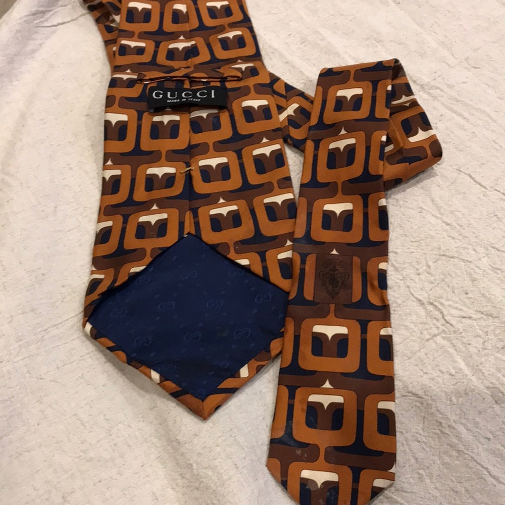 Rare Vintage Gucci Wide Silk Tie in Retro Pattern